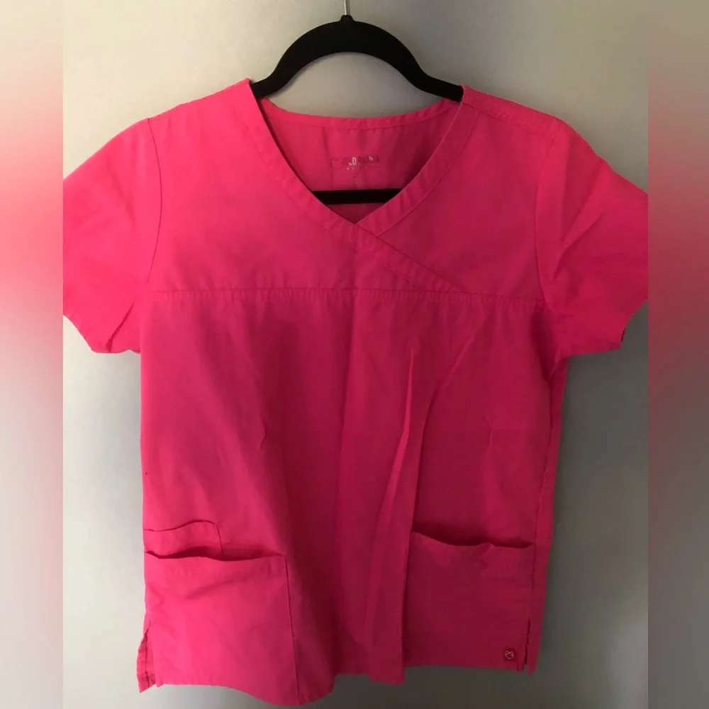 Red panda scrub top - Picture 1 of 3